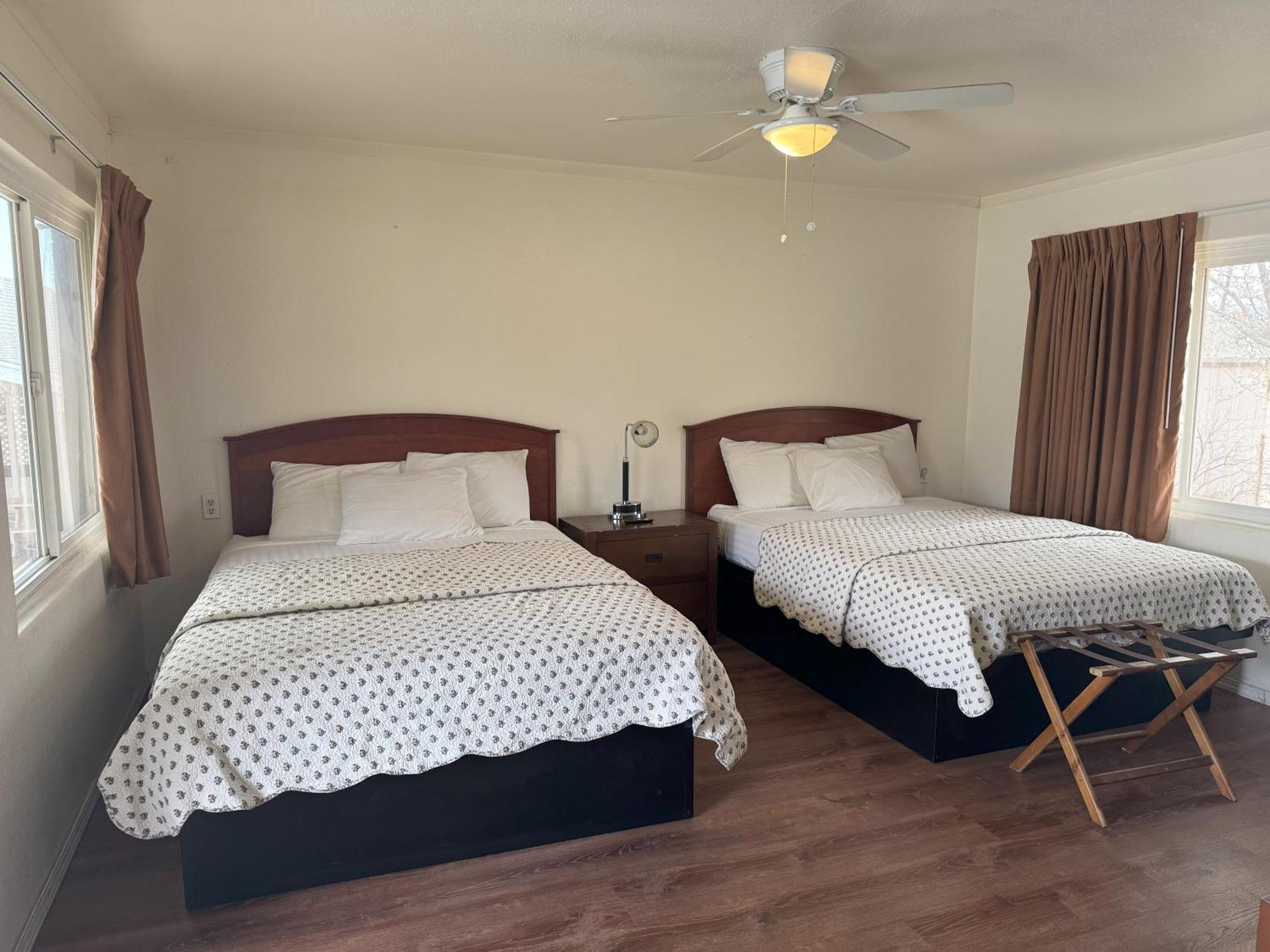 Lakeshore Lodge Wofford Heights Екстер'єр фото